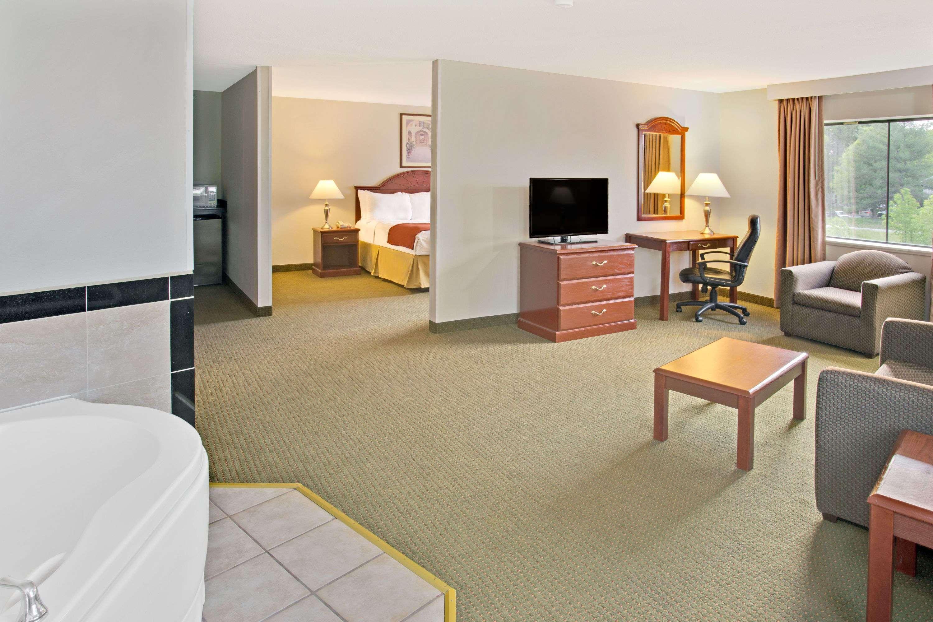 Days Inn & Suites By Wyndham Laurel Near Fort Meade Eksteriør billede