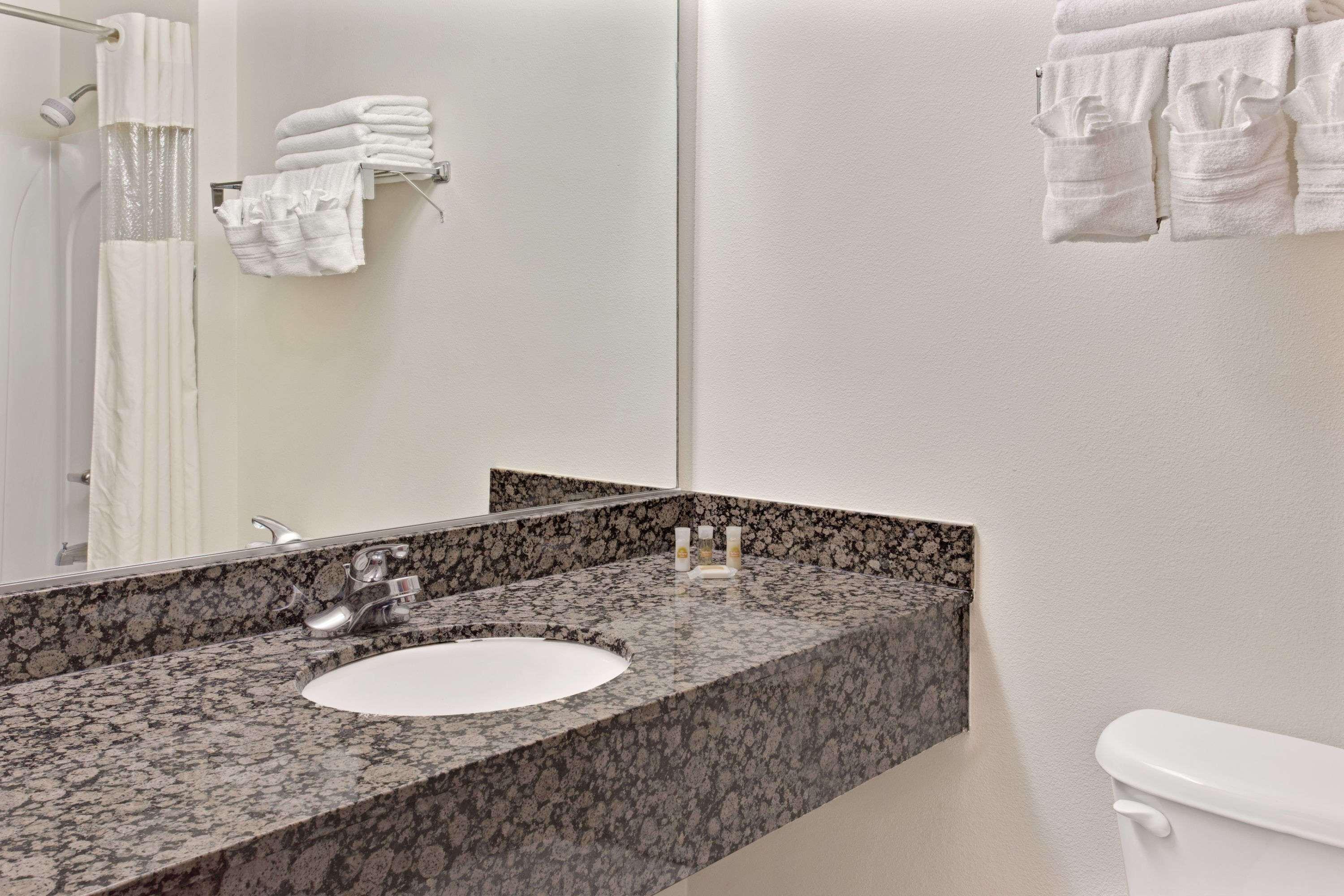 Days Inn & Suites By Wyndham Laurel Near Fort Meade Eksteriør billede