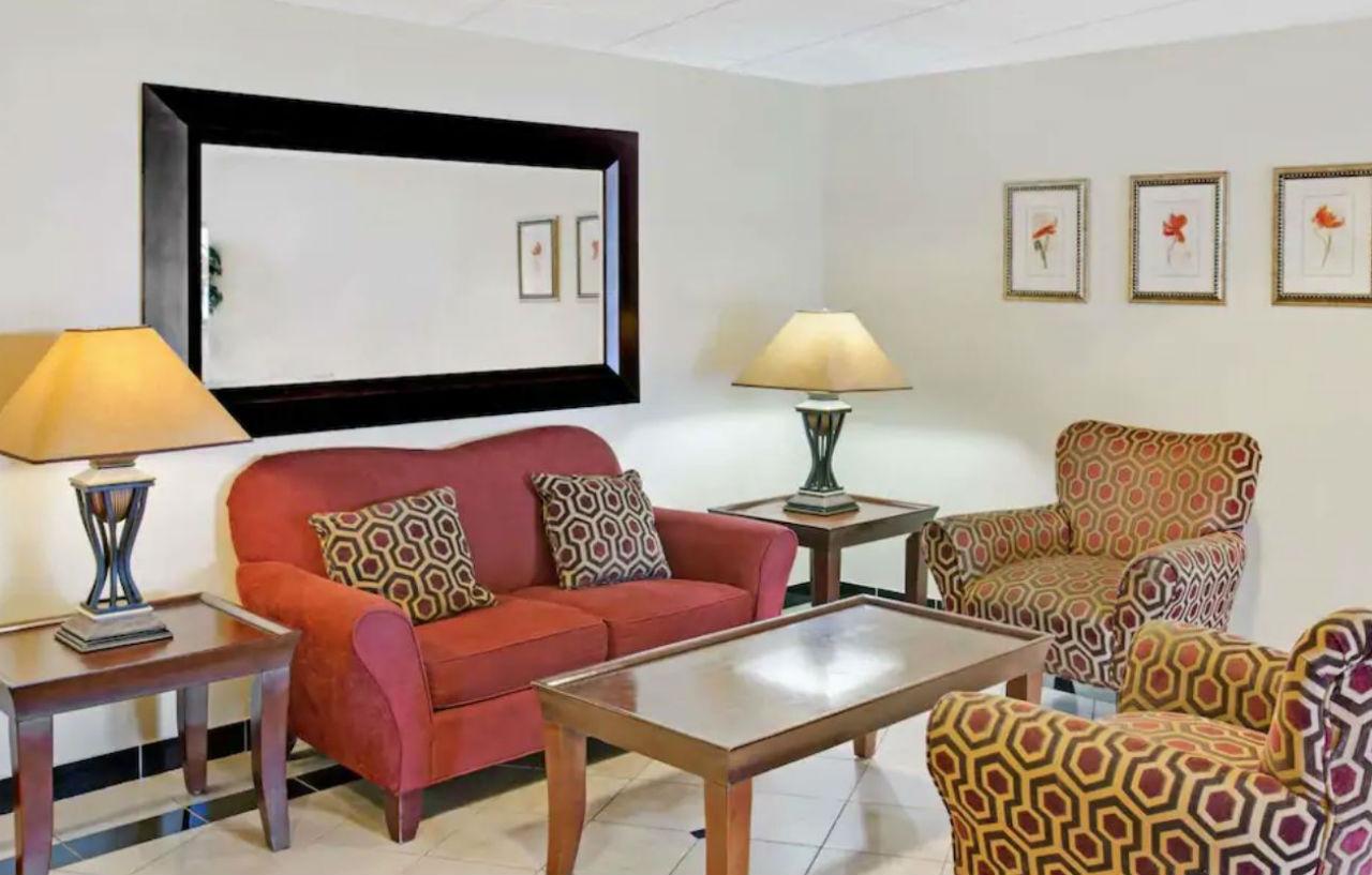 Days Inn & Suites By Wyndham Laurel Near Fort Meade Eksteriør billede